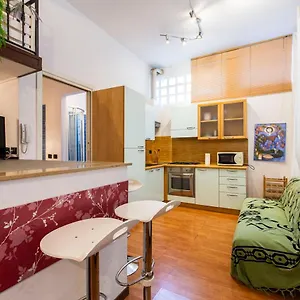 navigli-toy-artistic-apartment.it-lombardy.com/
